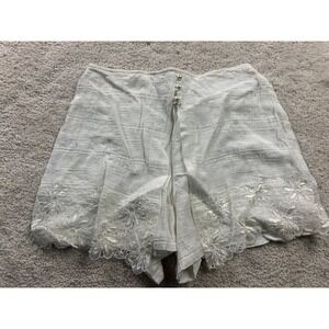 Wrapper‎ Women's White Embroidered Shorts Size 7/8 Rayon